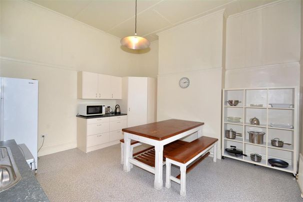 Studio rooms available located on High St - Available 01/01/2026 - Photo 1