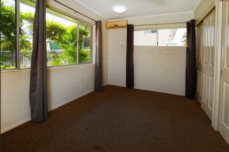 33 Merryl Street, Rasmussen QLD 4815 - House For Rent | Domain - Photo 3