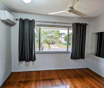 CLEAN & COMFORTABLE, SHORT WALK TO ALL YOUR EVERYDAY NEEDS - Photo 6