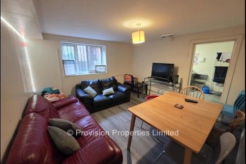 8 Bedroom Student House Ash Grove - Photo 1