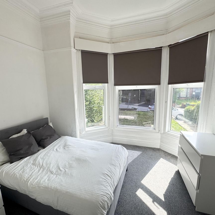 Flat 1, 26 Kelso Road, LS2 9PR, Leeds - Photo 1