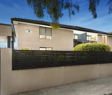 “Cozy & Convenient Living in Maidstone” - Photo 4