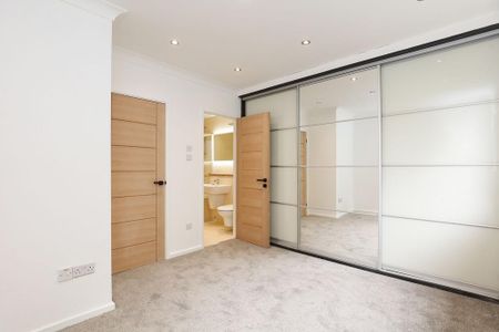 4 bedroom detached house to rent - Photo 4