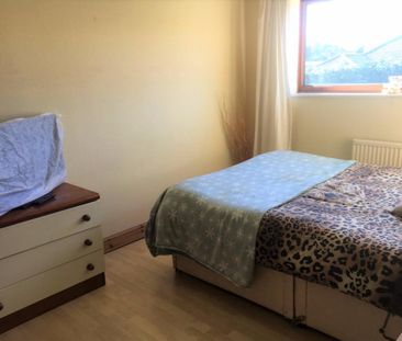 3 bedroom end of terrace house to rent - Photo 1