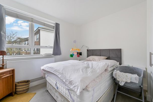 £568.85 per week (£2,465.00 per month) - Photo 1