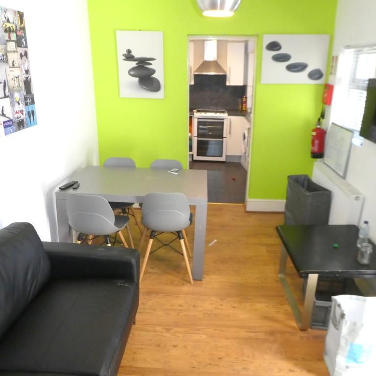 5 bedroom terraced house to rent - Photo 1