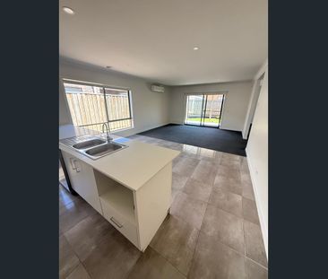 7 Leviticus Street, Epping, Vic 3076 - Photo 3