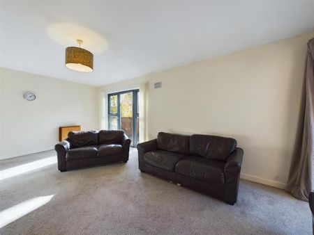2 bedroom flat to rent - Photo 2