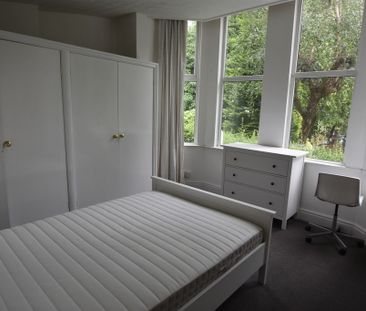 2 Bedroom Ground Floor Flat - Photo 3