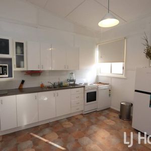 Fully-Furnished Modern Apartment In CBD - Photo 2