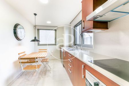 Luxury Apartment for rent in L'Hospitalet de Llobregat, Catalonia - Photo 4