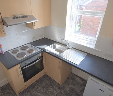 To Let Flat - Photo 2