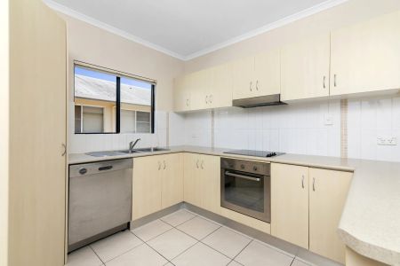 Contemporary living in Trinity Beach - Photo 4