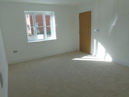 4 bedroom semi-detached house to rent - Photo 3