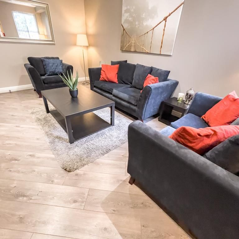 6 bedroom terraced house to rent - Photo 1