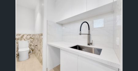 Brand new Designer 3 bedroom townhouse with study - Photo 5