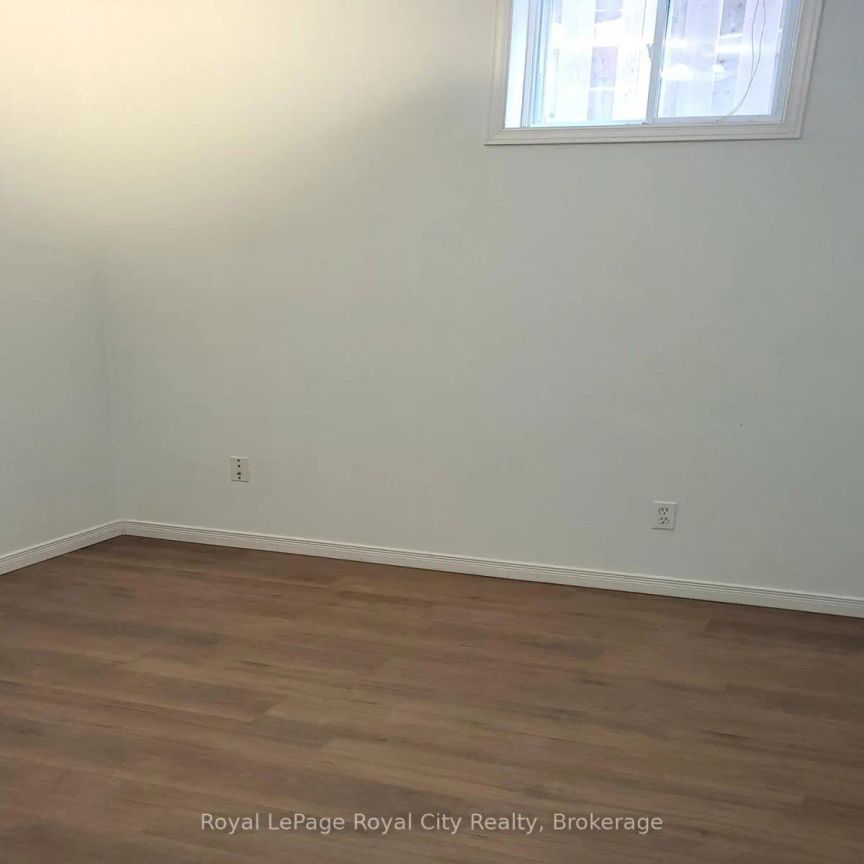 26 HOWDEN CRESCENT - Photo 1