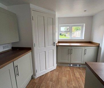 3 bedroom end of terrace house to rent - Photo 4