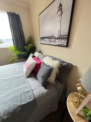 Warm Sunny Fully Furnished 2 bedroom house CBD - Photo 1