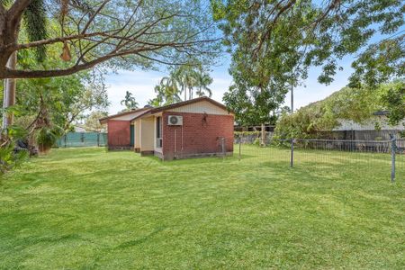 SPACIOUS HOME WITH LARGE FENCED YARD – CONVENIENT LOCATION! - Photo 2