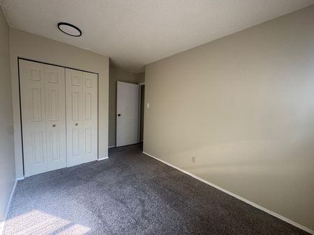 Newley Renovated Duplex close to Bower Mall!! - Photo 5