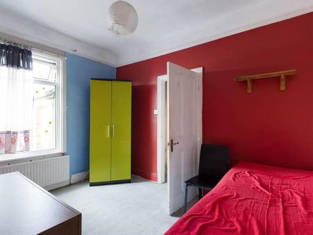 3 bedroom terraced house to rent - Photo 5