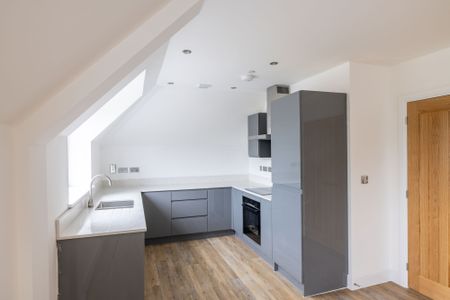 To Let 2 Bedroom Apartment - Photo 2
