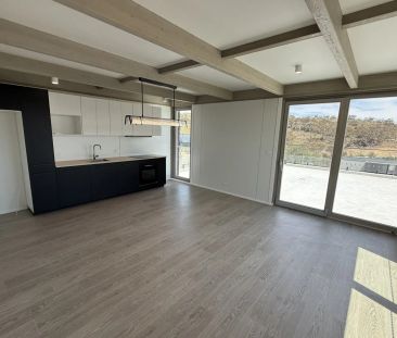 Modern 3-Bedroom Home with Breathtaking Lake Views in East Jindabyne - Photo 2
