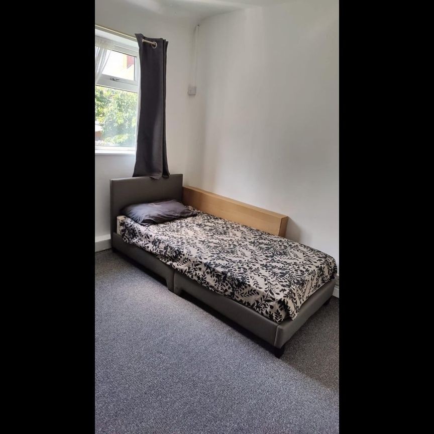 Room in a Shared Flat, Deepdene Close, NG8 - Photo 2