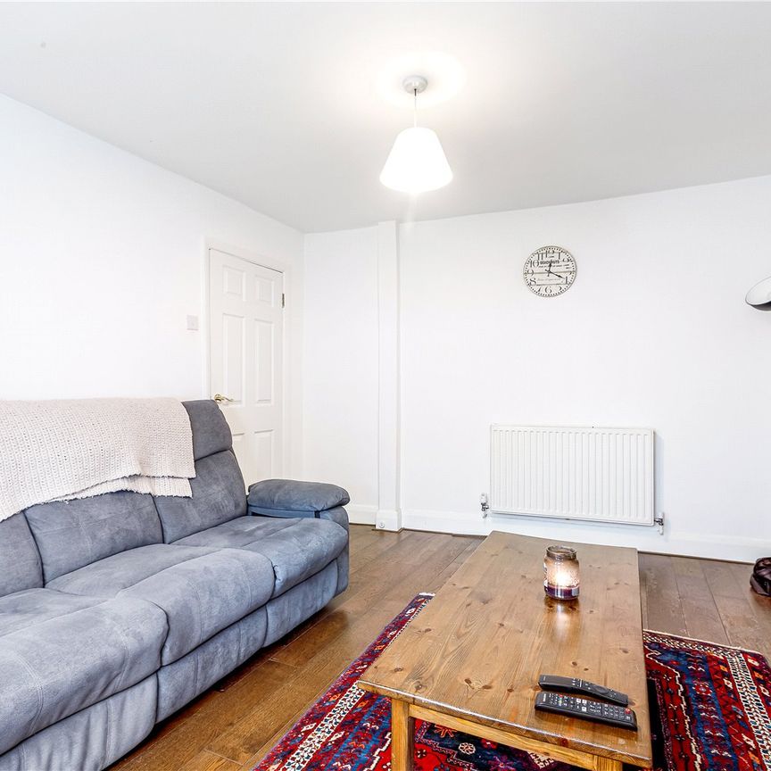 St. Elmo Road, W12, London - Photo 1