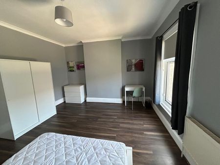 1 bedroom bedsit to rent - Photo 5