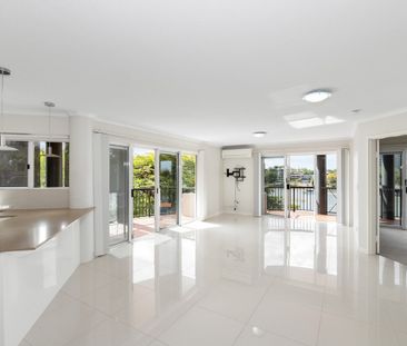 Stunning 3-Bedroom Riverfront Apartment with Unbeatable Views - Photo 3