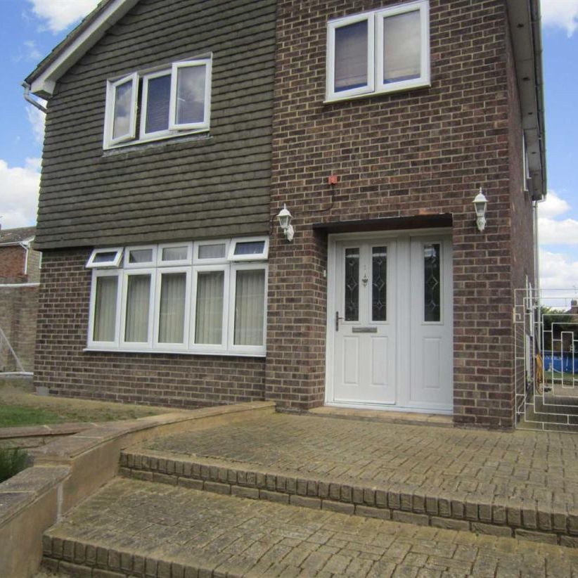 Chilham Close, Pitsea, Basildon, SS13 - Photo 2