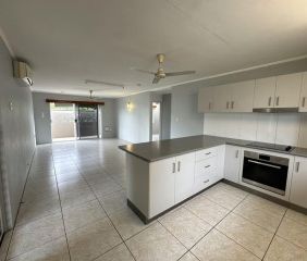 Charming Duplex in the Heart of Gulliver - Photo 6