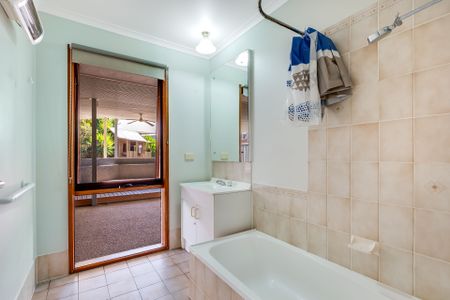 Beautifully Presented Family Home in a Quiet Court - Photo 5