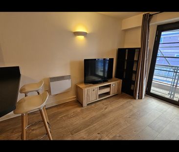 2 Bed Flat, Park West, NG7 - Photo 1