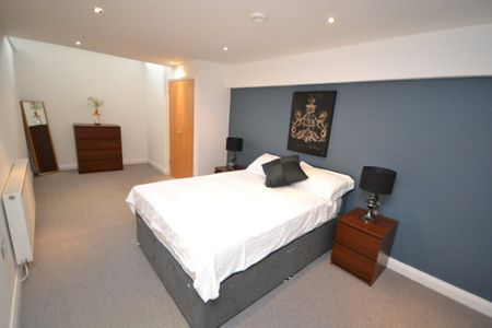 2 bed Ground Floor Flat for Rent - Photo 4