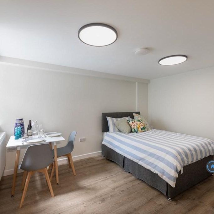 1 bedroom in a house share to rent - Photo 1