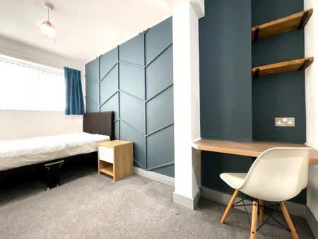 1 bedroom in a house share to rent - Photo 2