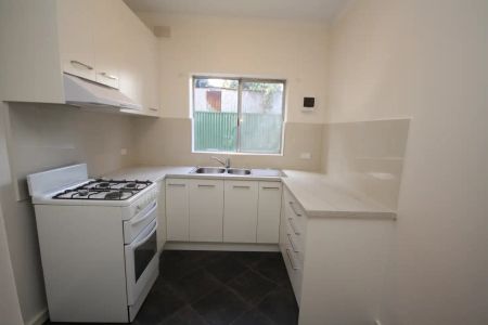 “RENOVATED 2 BEDROOM GROUND FLOOR UNIT WALKING DISTANCE TO THE CITY, SHOPS AND PUBLIC TRANSPORT” - Photo 3