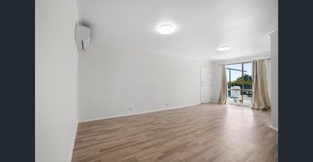 Modern 3 Bedroom Unit - Photo 2