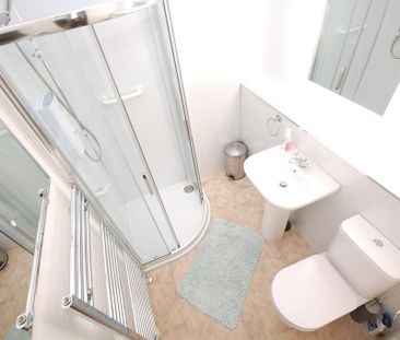 3 bedroom flat to rent - Photo 6