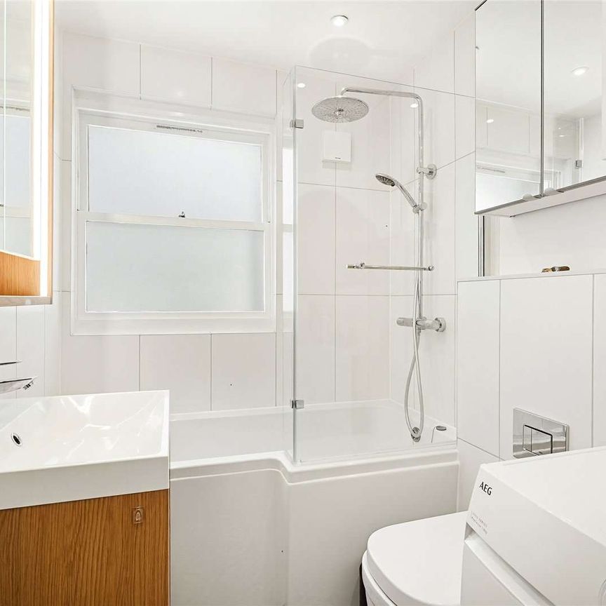 Furnished 1 bed flat with a private garden. - Photo 1