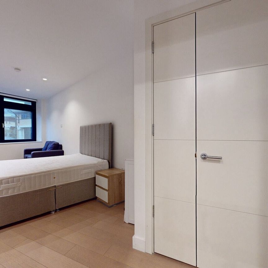 New Horizons Court, Riverbank Way, London, TW8 - Photo 1