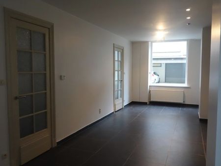 Ruime woning met 3SLPK en gezellige koer huren in Roeselare - Photo 4