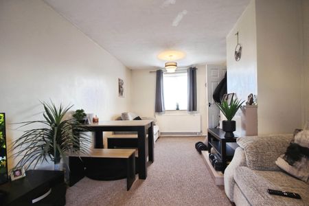 Penhill Drive, Swindon, Swindon, SN2 - Photo 2