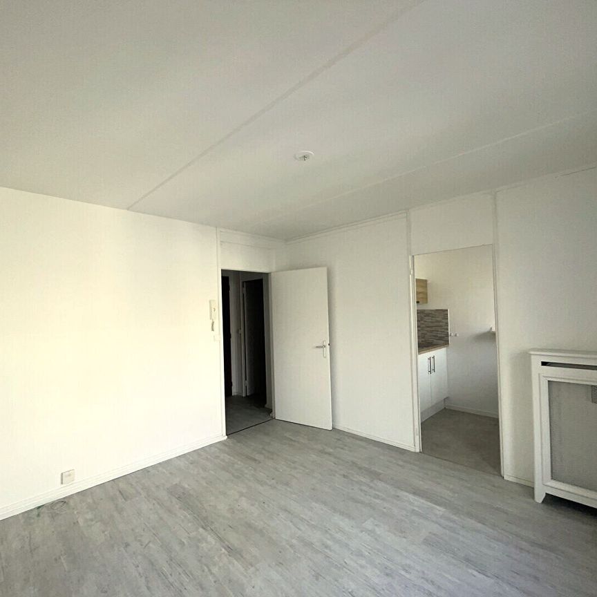 À louer / Studio 22 m² avec balcon, proche gare centre de Reims - Photo 1