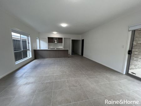 4 Bedroom Family Home! - Photo 2