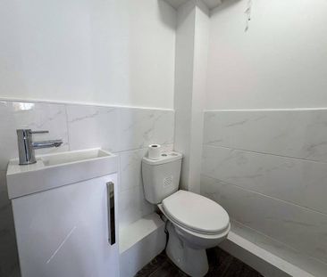 1 bedroom in a house share to rent - Photo 4