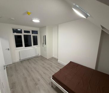 5 bedroom semi-detached house to rent - Photo 1